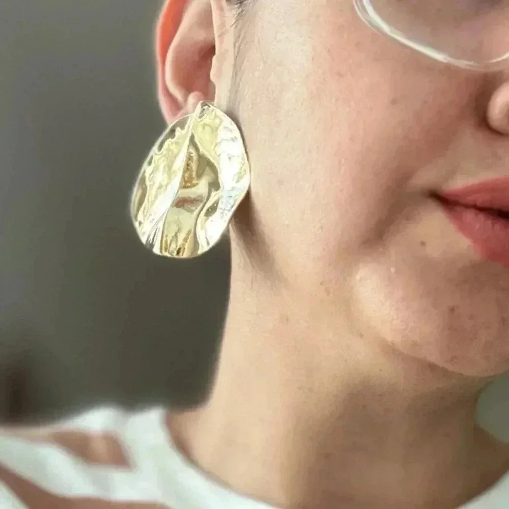 Textured metallic studs